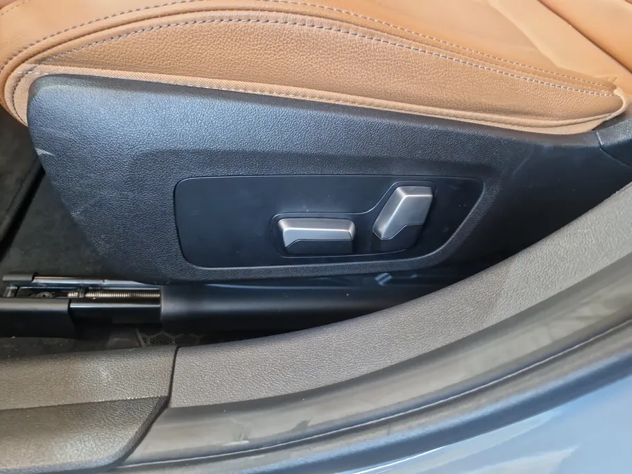 2023 BMW 3 Series 320i  