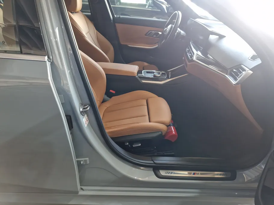 2023 BMW 3 Series 320i  