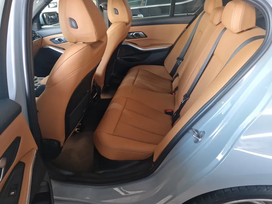 2023 BMW 3 Series 320i  