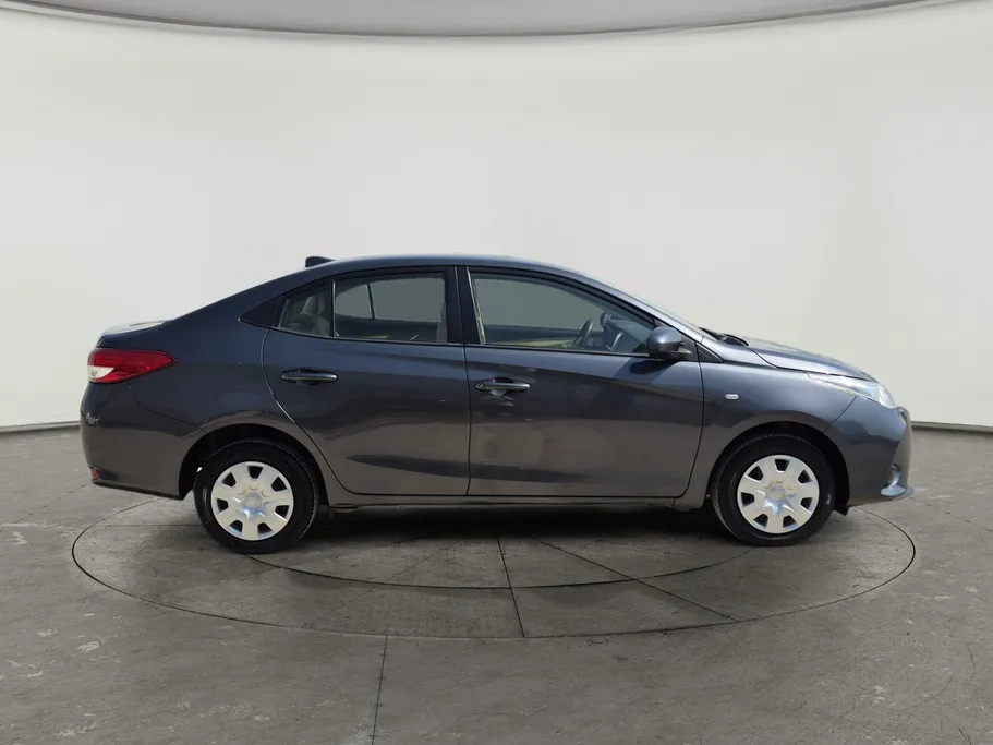 2022 Toyota Yaris  Y 