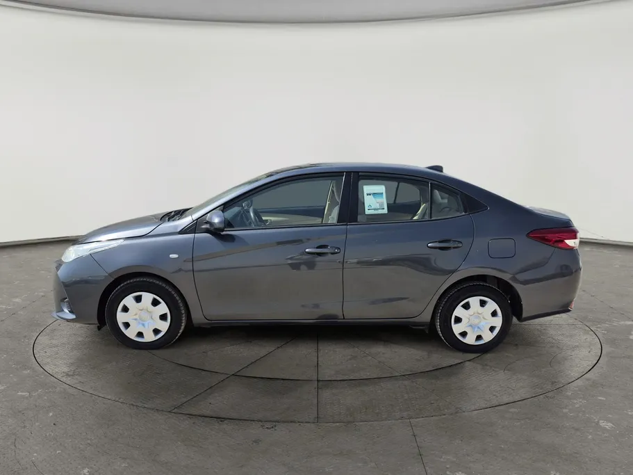 2022 Toyota Yaris  Y 