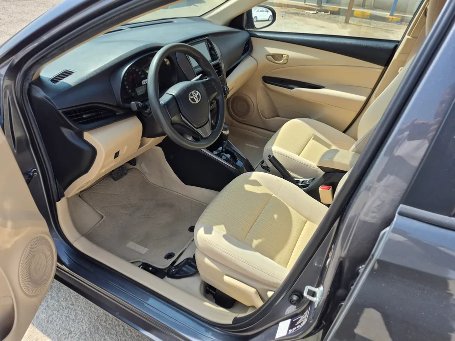 2022 Toyota Yaris  Y 