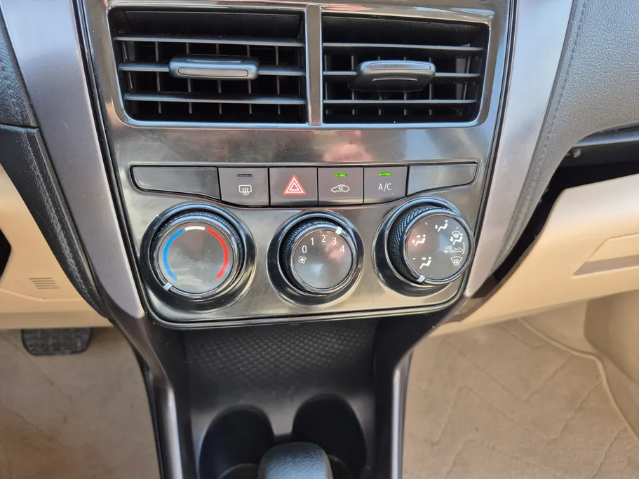 2022 Toyota Yaris  Y 
