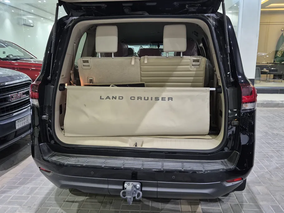 2025 Toyota Land Cruiser GXR 
