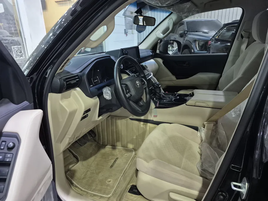 2025 Toyota Land Cruiser GXR 