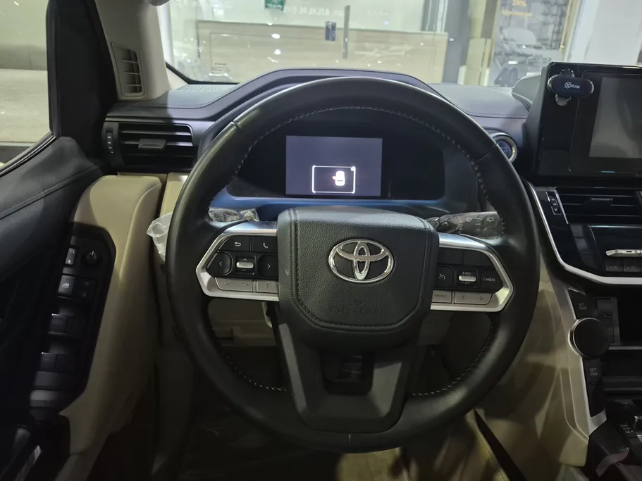 2025 Toyota Land Cruiser GXR 