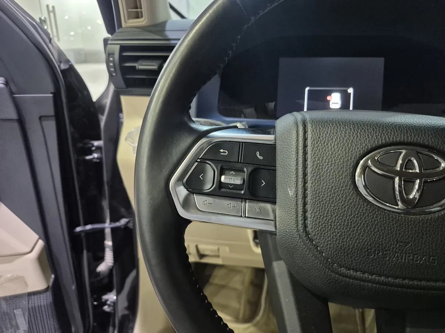 2025 Toyota Land Cruiser GXR 