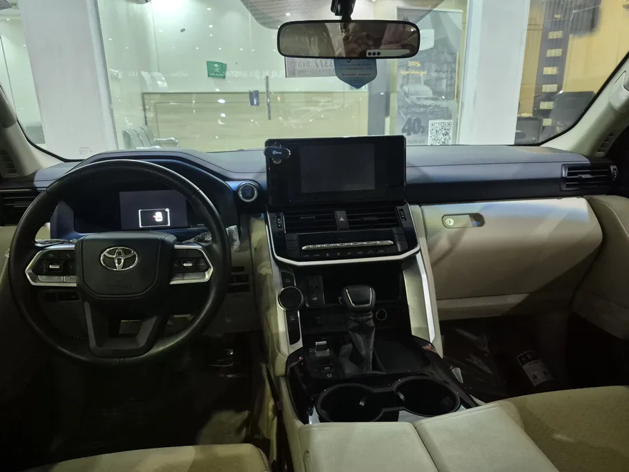 2025 Toyota Land Cruiser GXR 