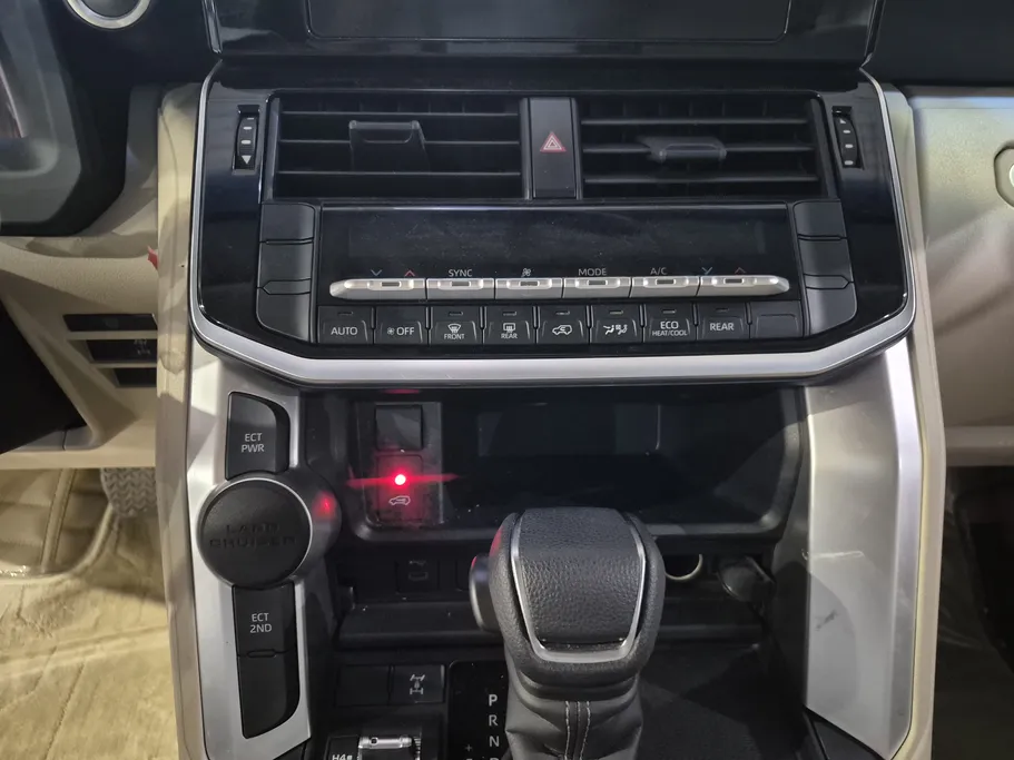 2025 Toyota Land Cruiser GXR 