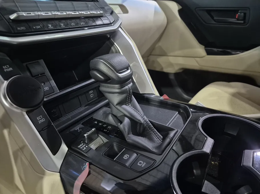 2025 Toyota Land Cruiser GXR 