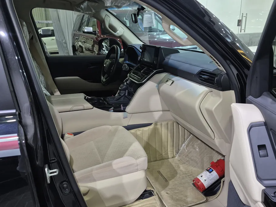 2025 Toyota Land Cruiser GXR 