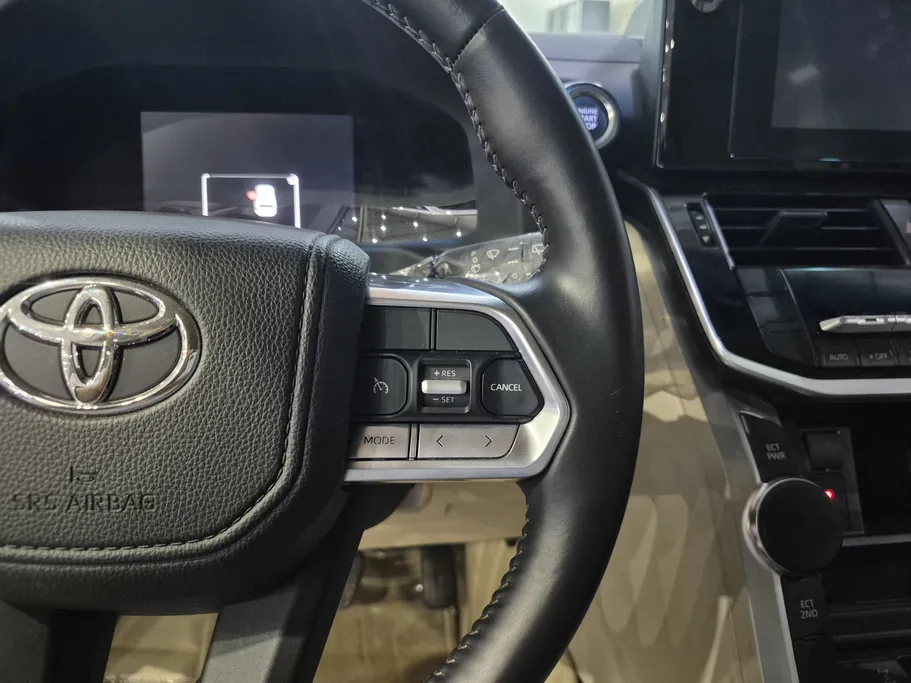 2025 Toyota Land Cruiser GXR 