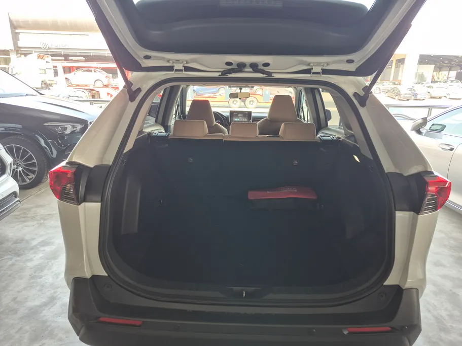 2025 Toyota RAV4 LE HEV 