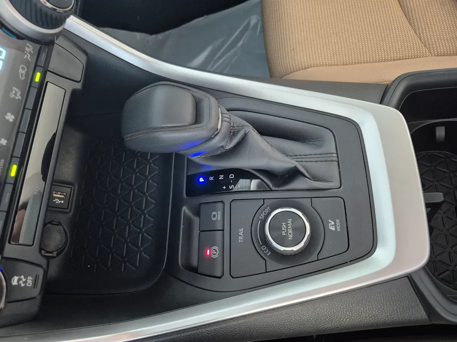 2025 Toyota RAV4 LE HEV 