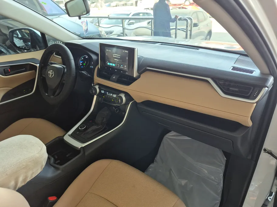 2025 Toyota RAV4 LE HEV 