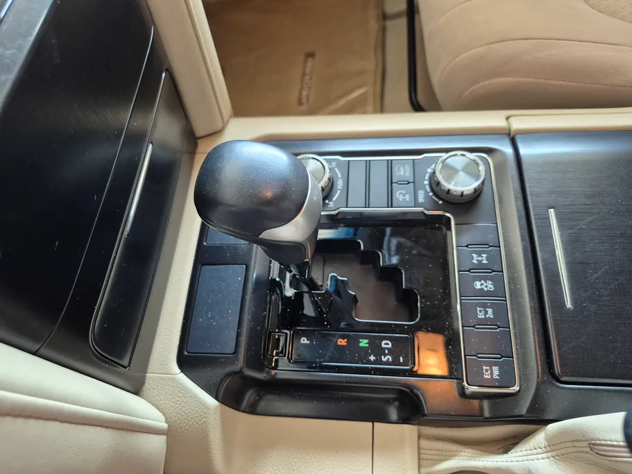 تويوتا لاندكروزر GXR Grand Touring 2020 