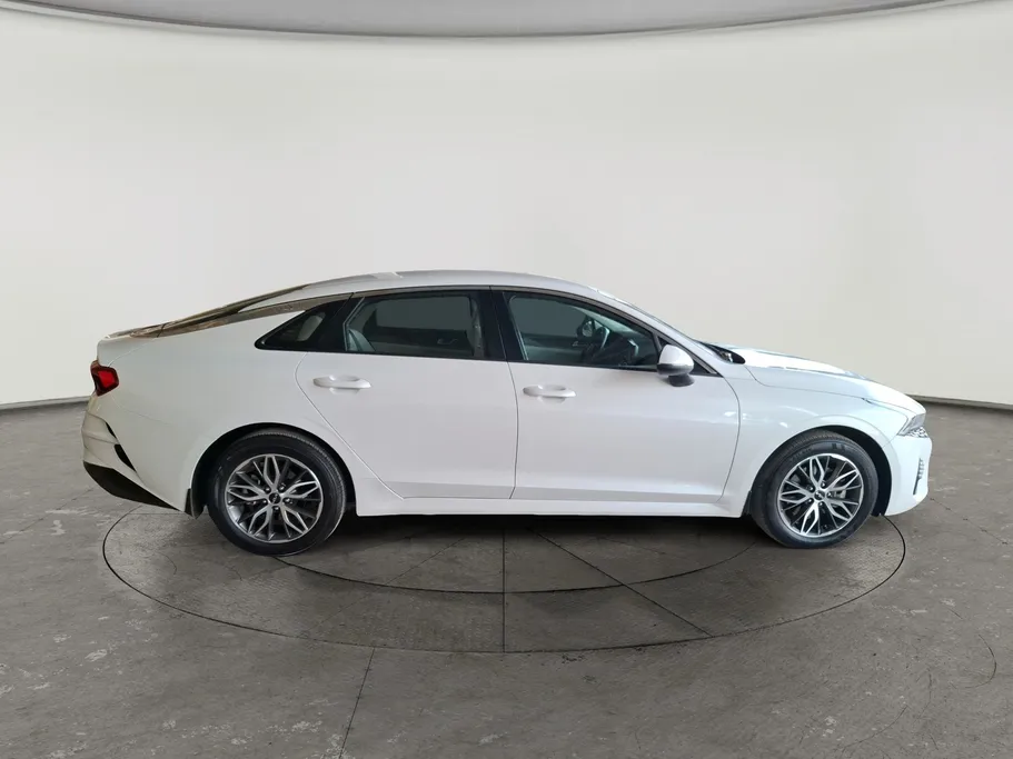 2022 Kia K5 GL 