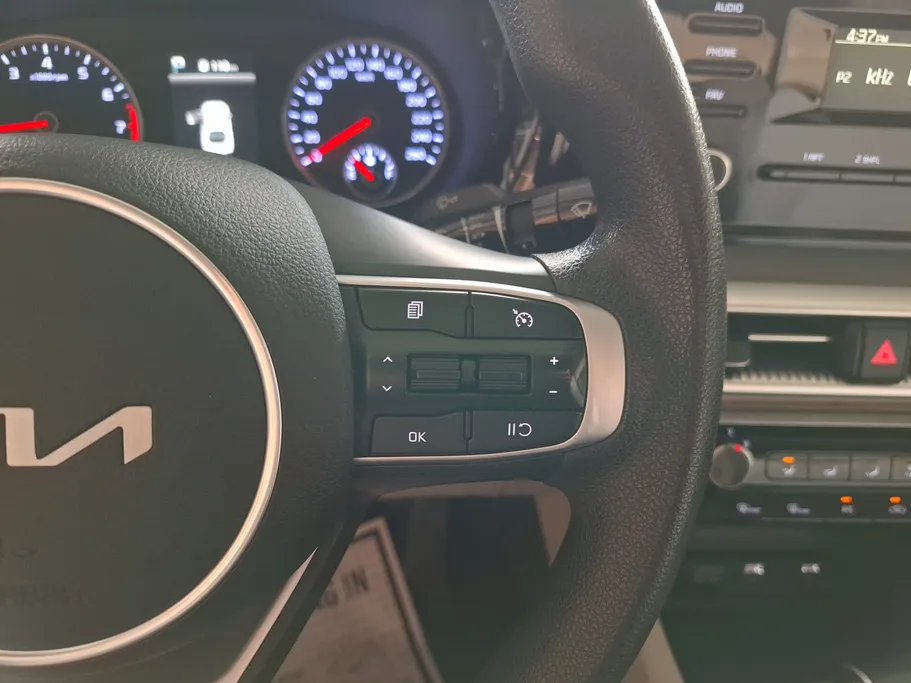 2022 Kia K5 GL 