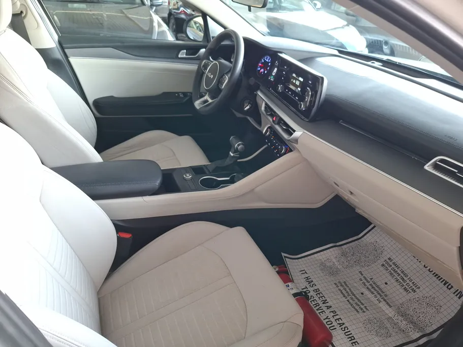 2022 Kia K5 GL 