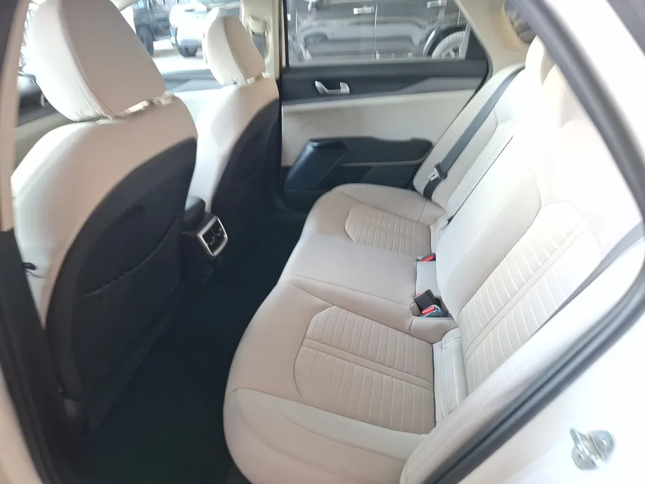 2022 Kia K5 GL 