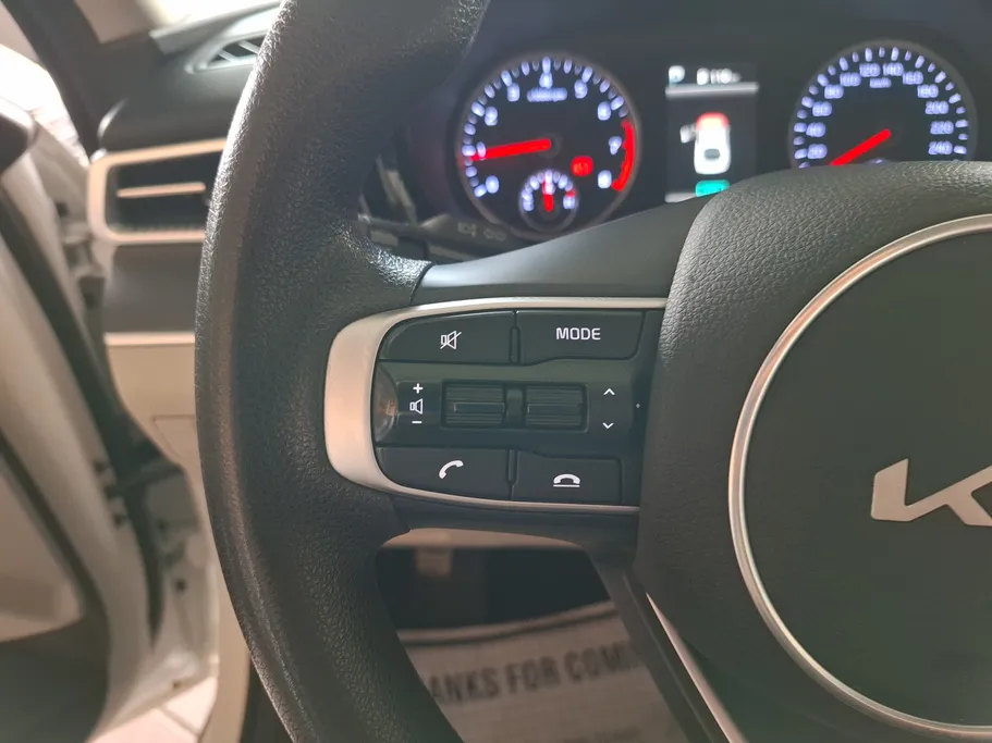 2022 Kia K5 GL 