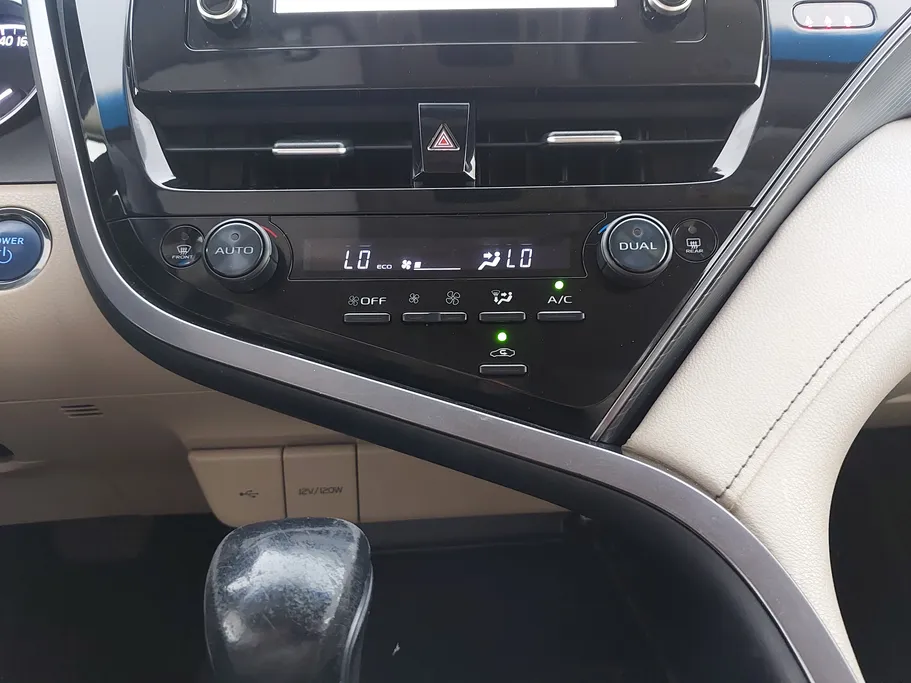 2022 Toyota Camry  GLE 
