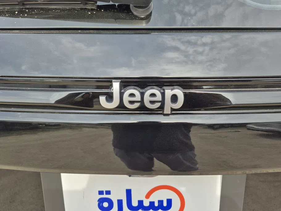 جيب جراند شيروكي ساميت 2023 