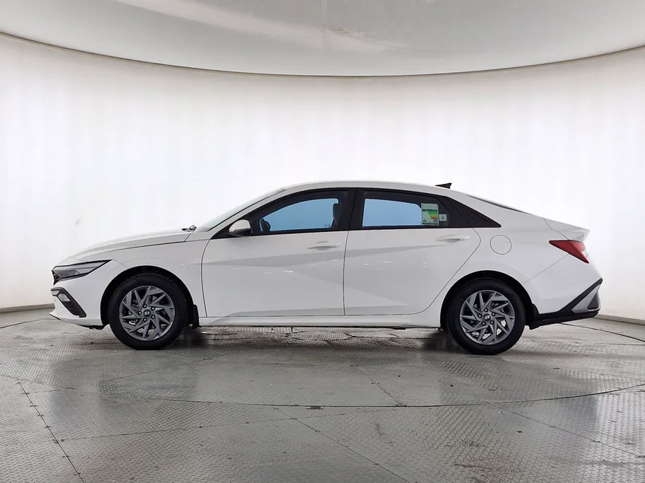 2024 Hyundai Elantra Smart 