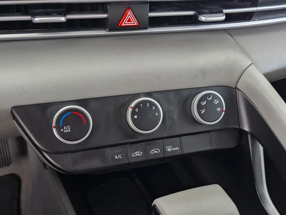 2024 Hyundai Elantra Smart 