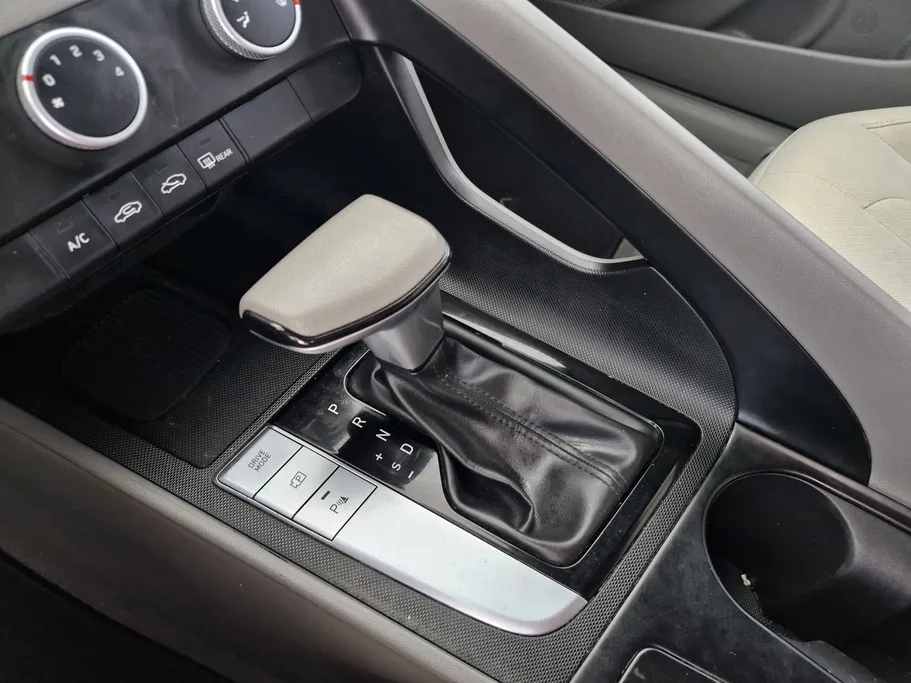 2024 Hyundai Elantra Smart 