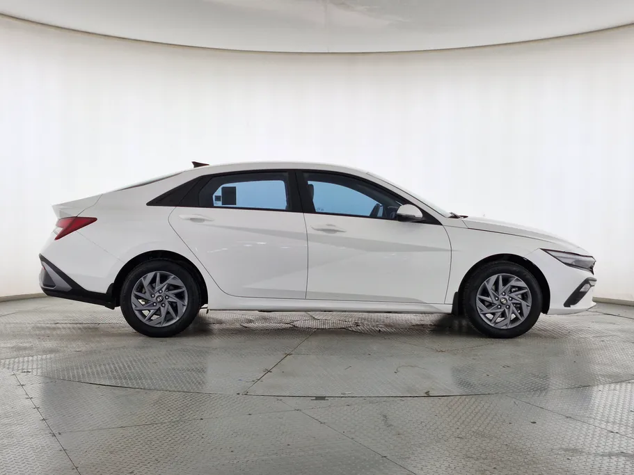 2024 Hyundai Elantra Smart 