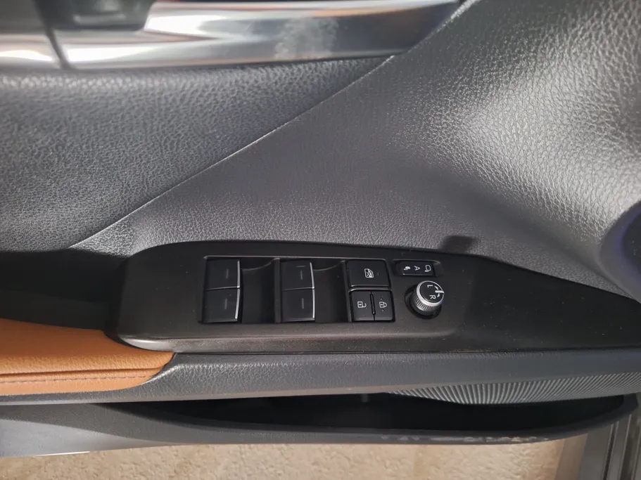 2023 Toyota Camry  GLEX HEV 