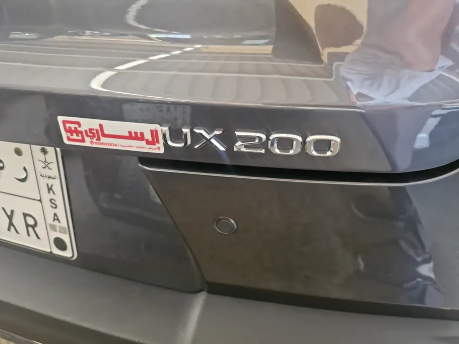 لكزس UX 200 2023 