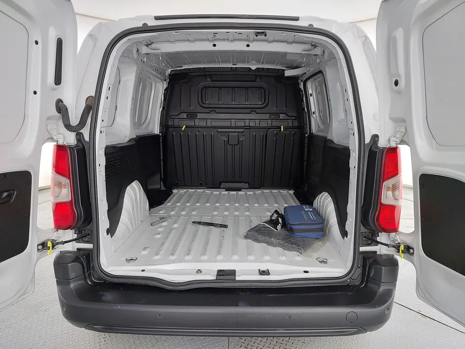2024 Peugeot Partner Short van 