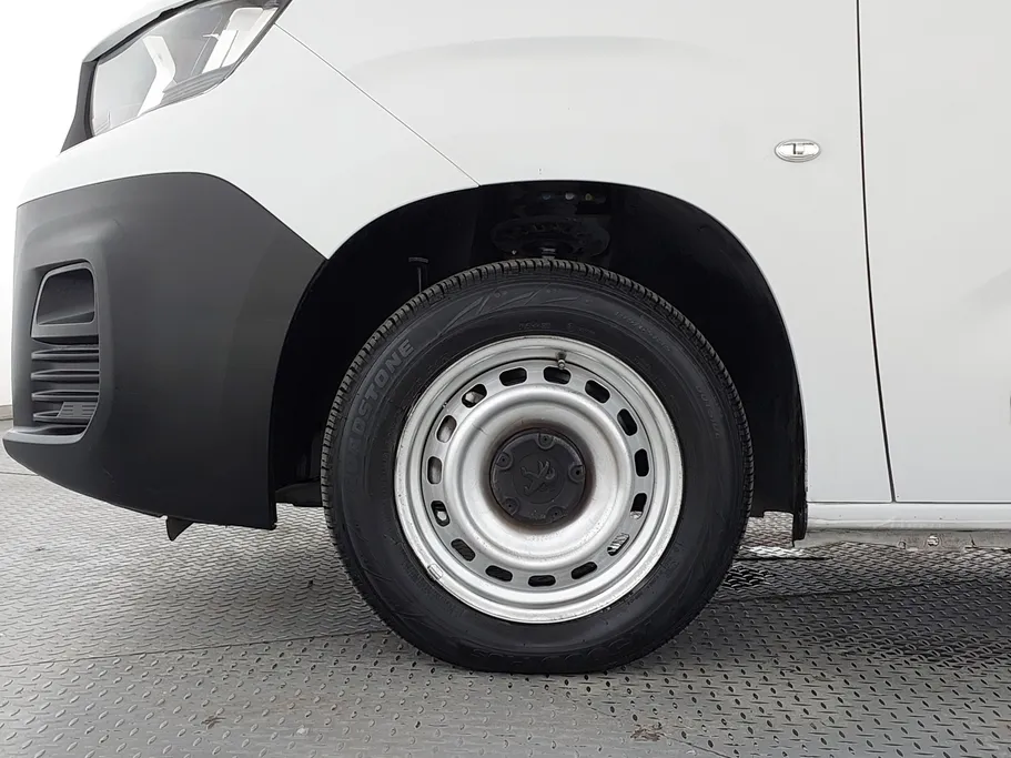 2024 Peugeot Partner Short van 