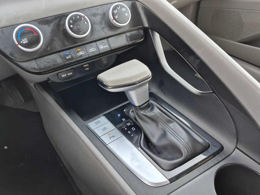 2024 Hyundai Elantra Fleet 