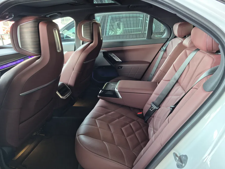2024 BMW 7 Series 735i 