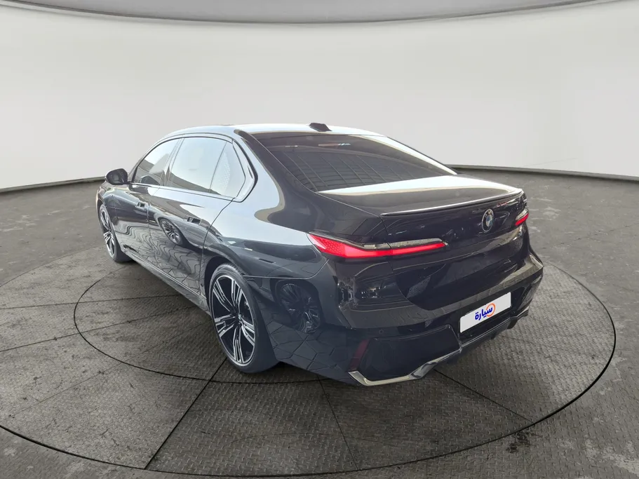 بي ام دبليو الفئة السابعة 735i 2024 