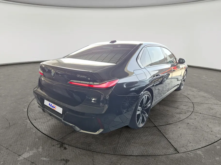 بي ام دبليو الفئة السابعة 735i 2024 