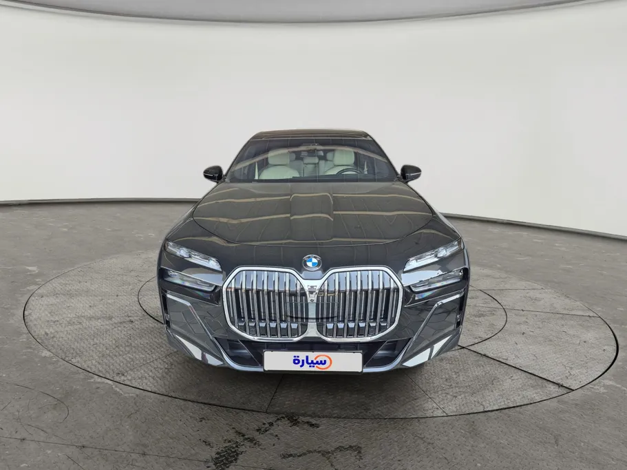 بي ام دبليو الفئة السابعة 735i 2024 
