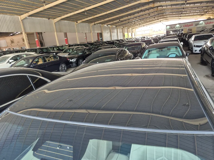 بي ام دبليو الفئة السابعة 735i 2024 