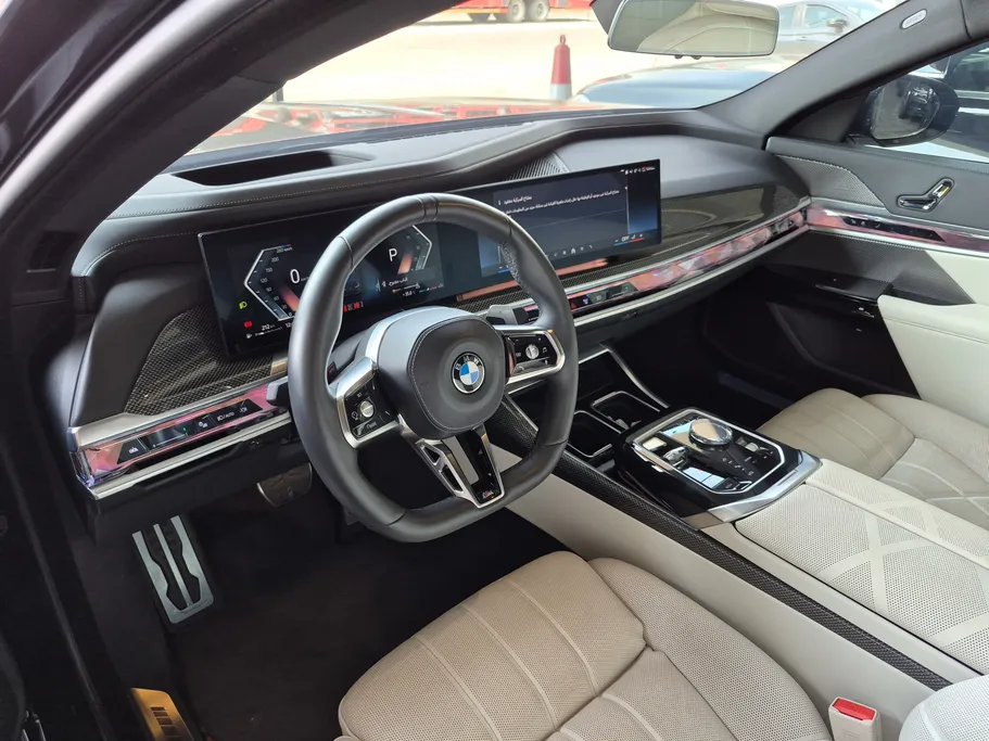 بي ام دبليو الفئة السابعة 735i 2024 