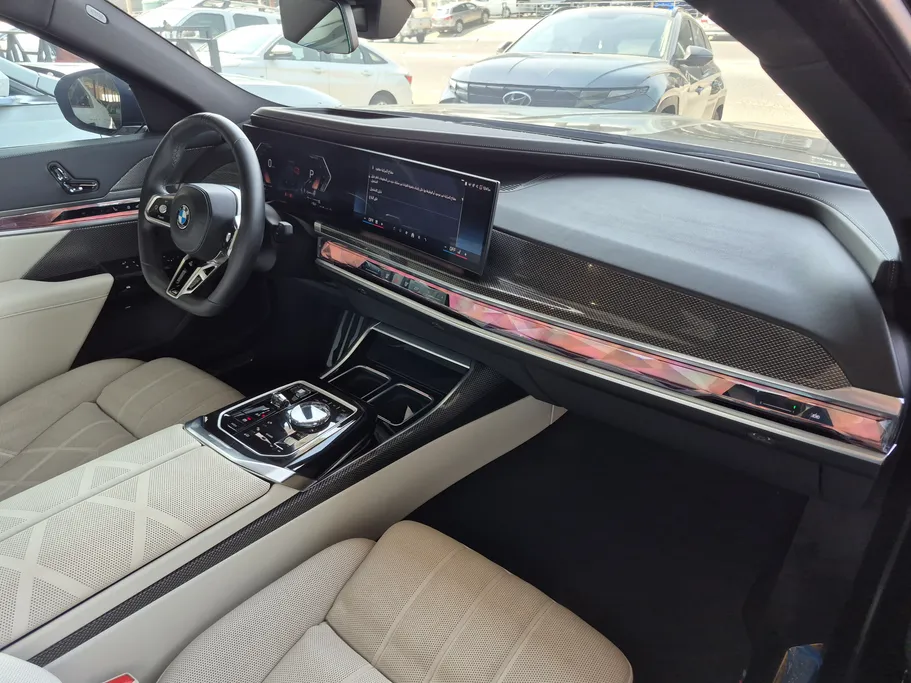 بي ام دبليو الفئة السابعة 735i 2024 