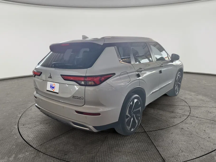 ميتسوبيشي اوتلاندر CLS 2024 