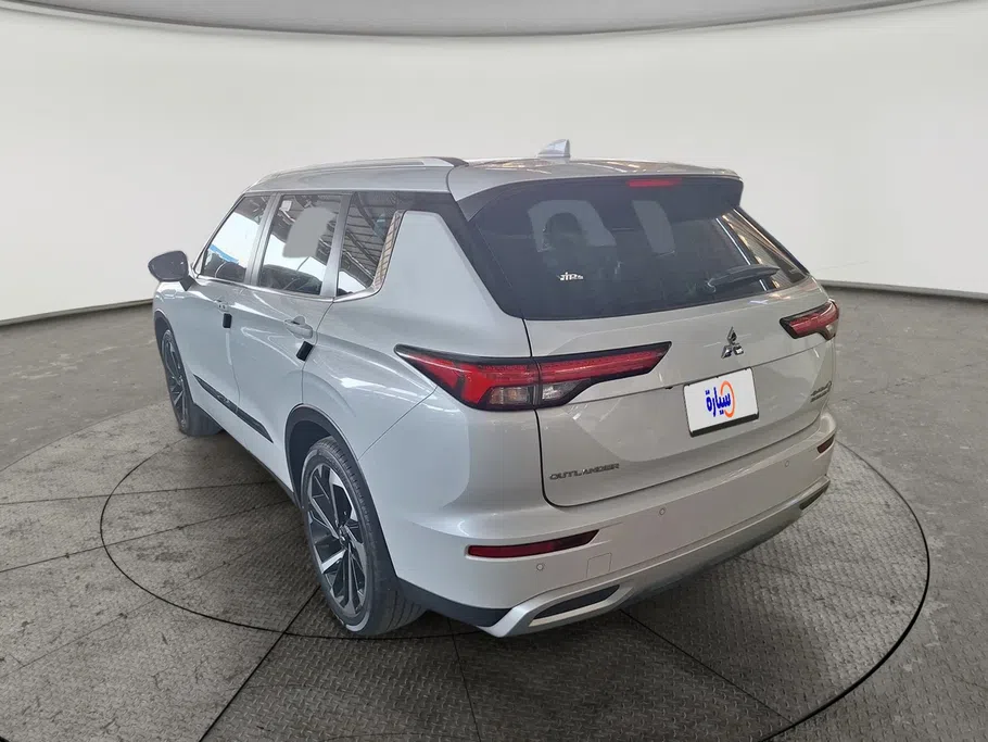 ميتسوبيشي اوتلاندر CLS 2024 