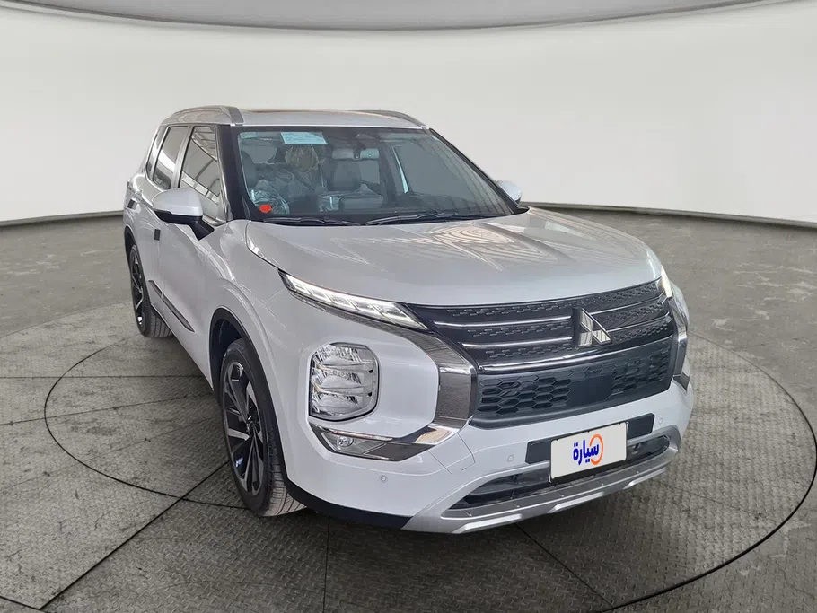 ميتسوبيشي اوتلاندر CLS 2024 