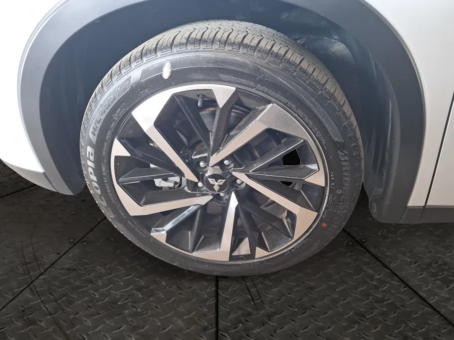 ميتسوبيشي اوتلاندر CLS 2024 
