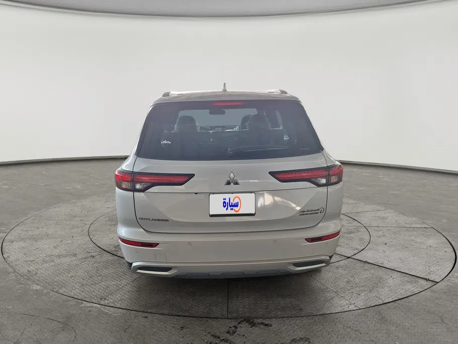 ميتسوبيشي اوتلاندر CLS 2024 