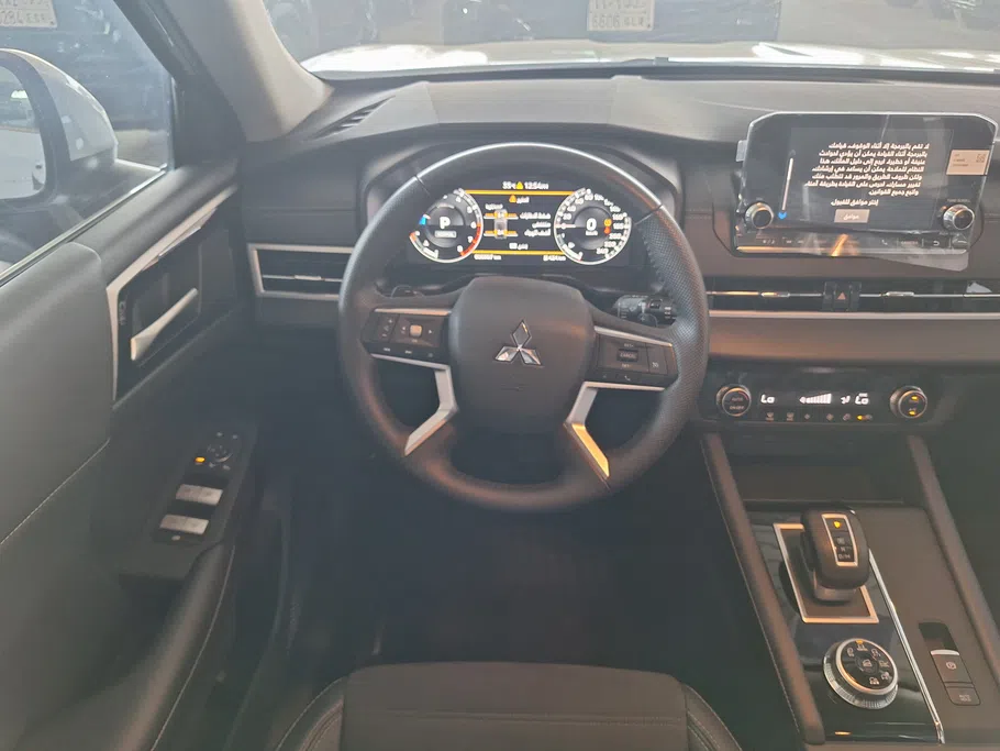 ميتسوبيشي اوتلاندر CLS 2024 