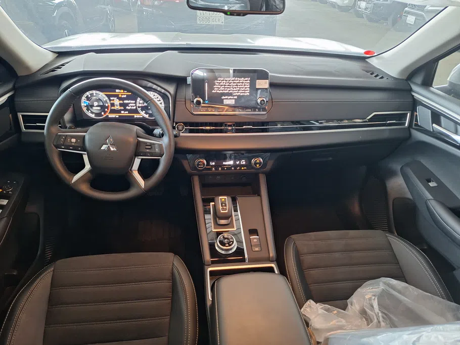 ميتسوبيشي اوتلاندر CLS 2024 